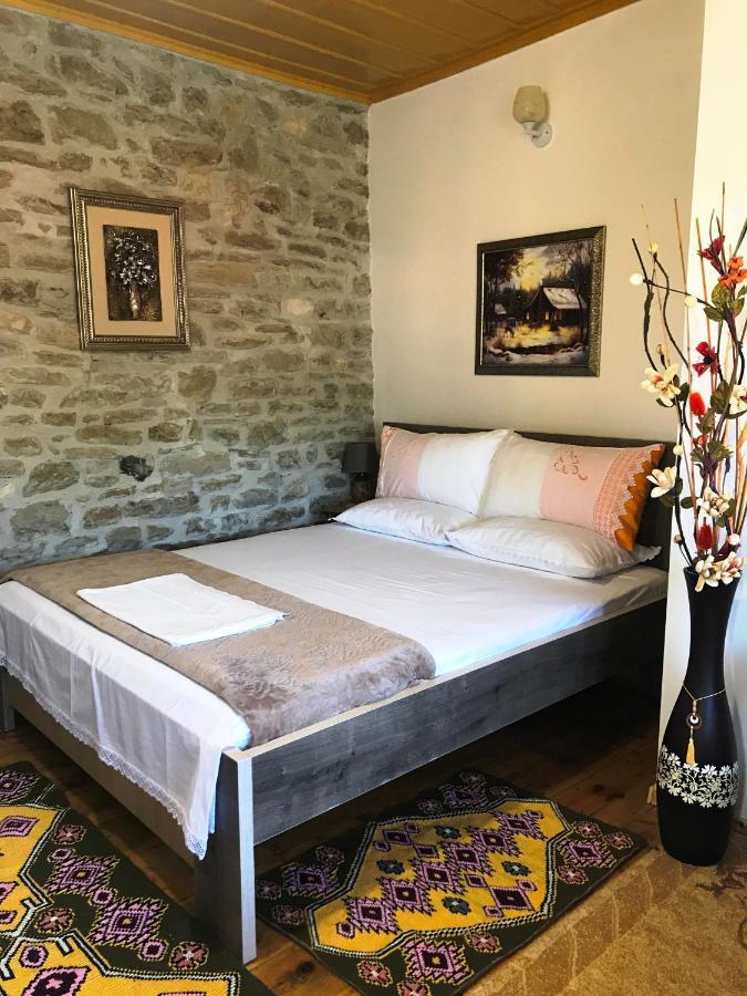 The Mosaic House - Shtepia Me Mozaik Hotel Permet Bagian luar foto