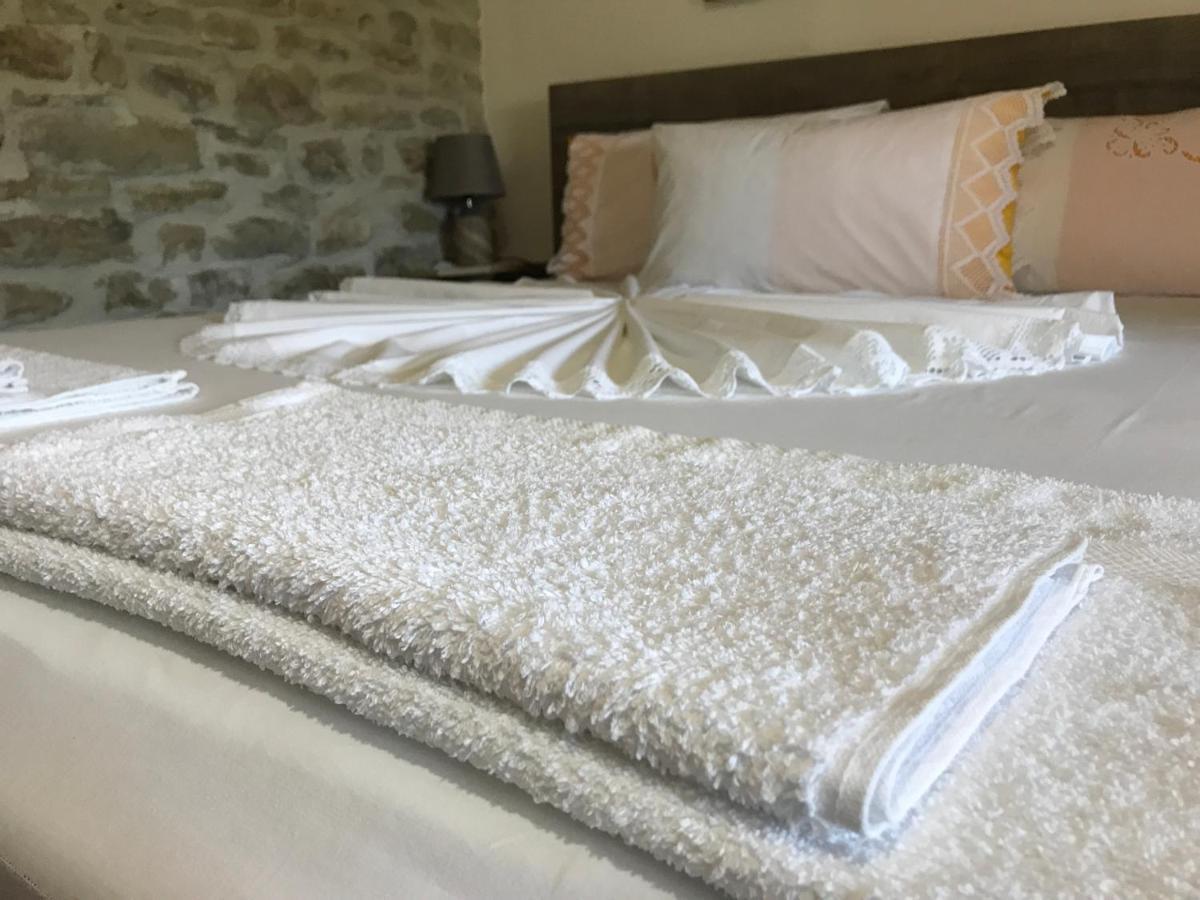 The Mosaic House - Shtepia Me Mozaik Hotel Permet Bagian luar foto