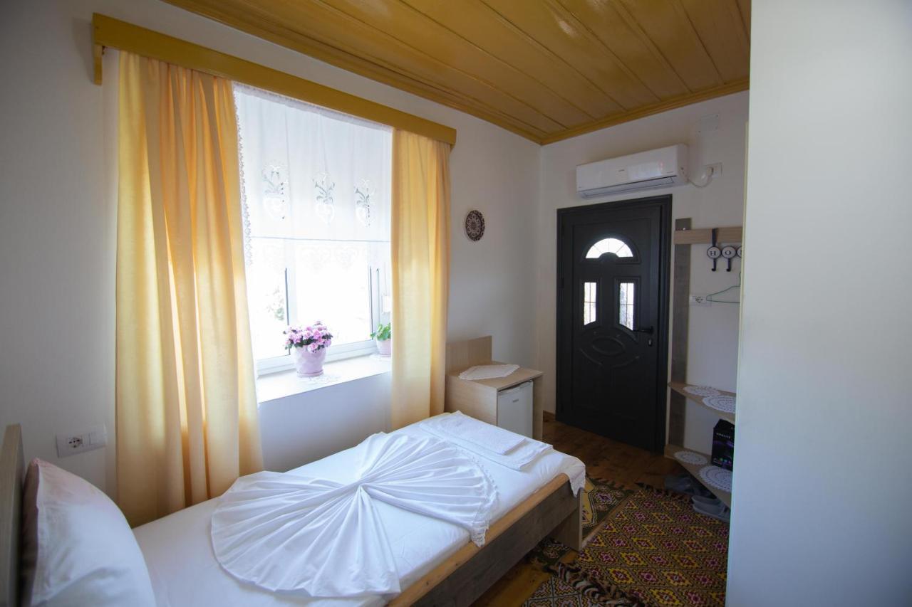 The Mosaic House - Shtepia Me Mozaik Hotel Permet Bagian luar foto