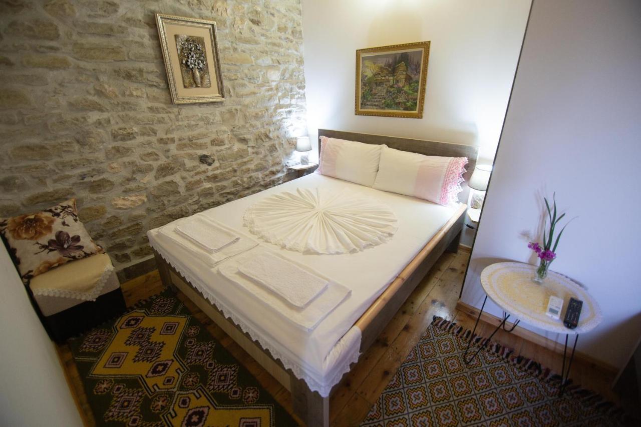 The Mosaic House - Shtepia Me Mozaik Hotel Permet Bagian luar foto