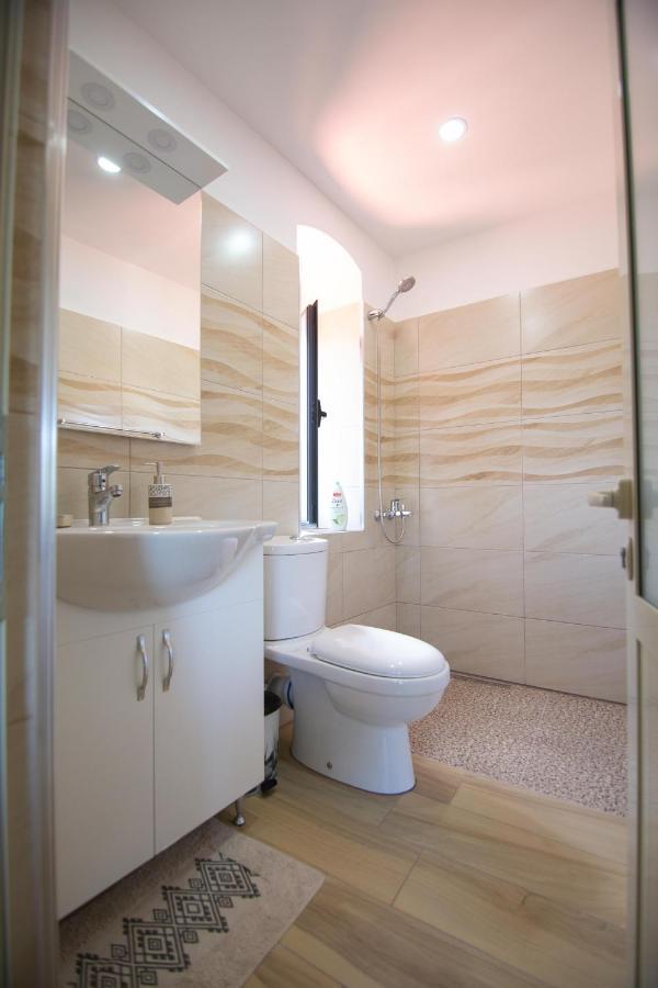 The Mosaic House - Shtepia Me Mozaik Hotel Permet Bagian luar foto