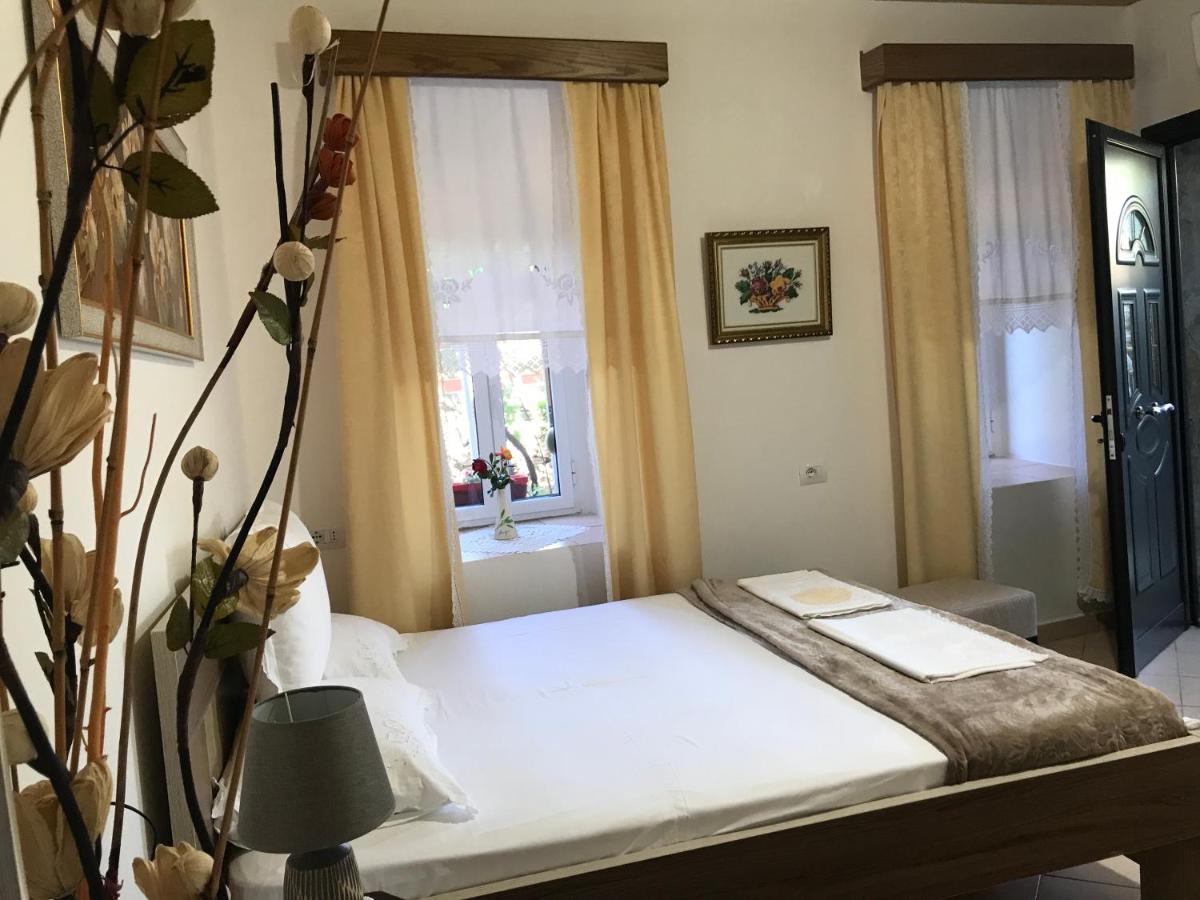 The Mosaic House - Shtepia Me Mozaik Hotel Permet Bagian luar foto