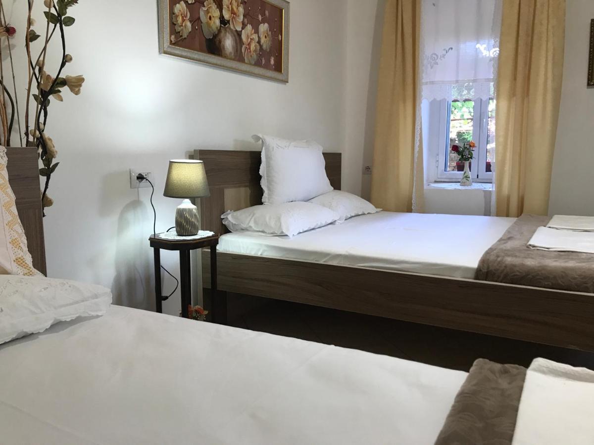 The Mosaic House - Shtepia Me Mozaik Hotel Permet Bagian luar foto